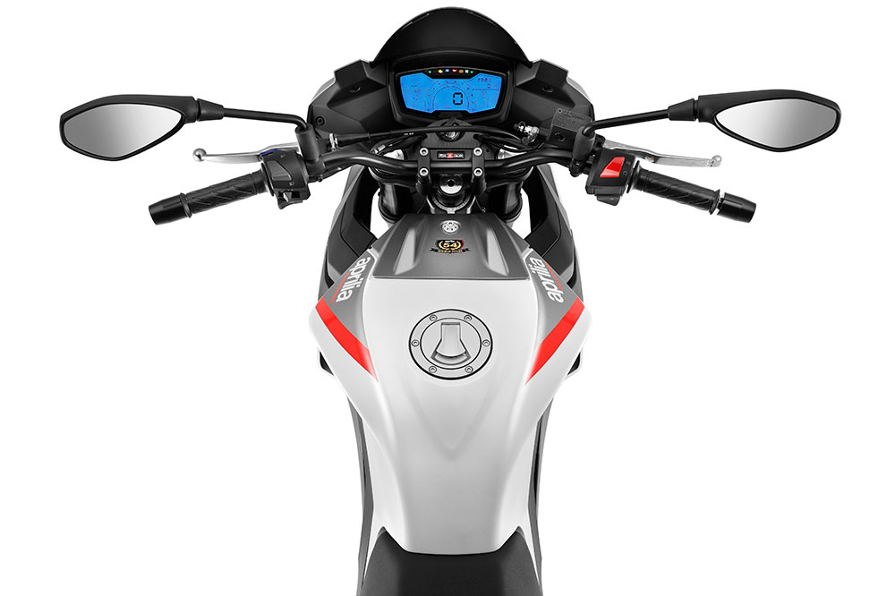 El cuadro de instrumentos de las dos versiones de las Aprilia 125 es completamente digital