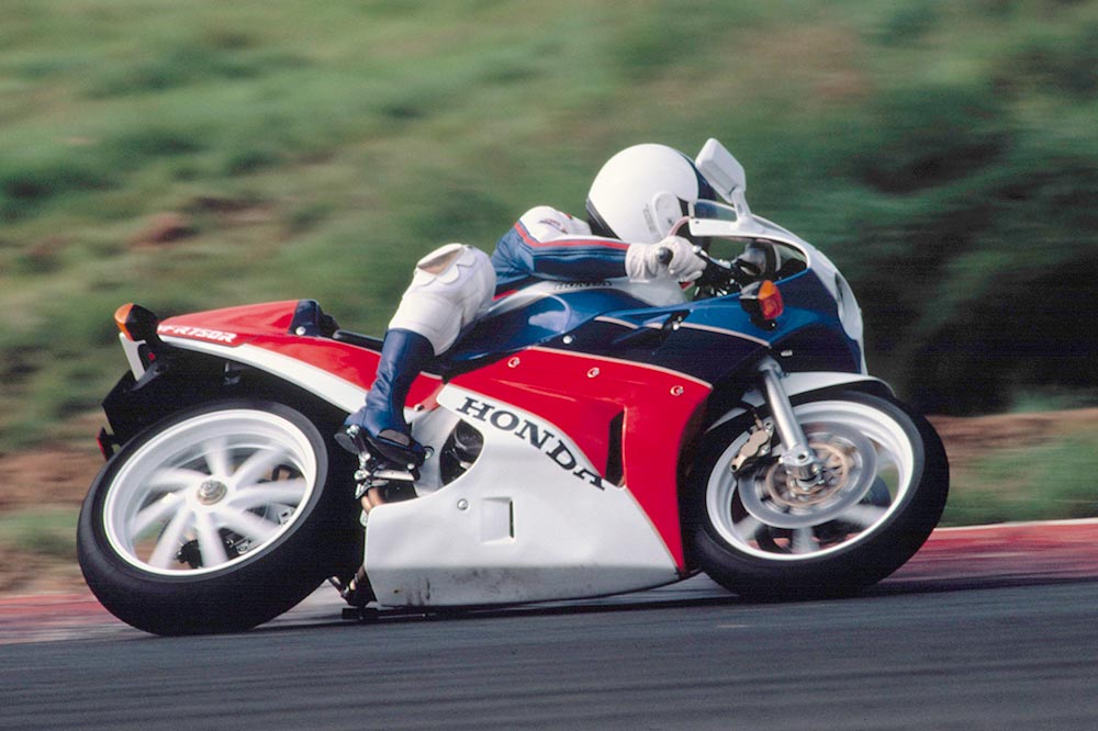 Honda demuestra con el programa RC30 Forever una enorme sensibilidad para todos los que han conservado esta clásica SBK