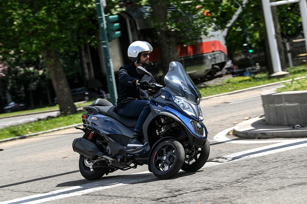 Piaggio MP3 2021