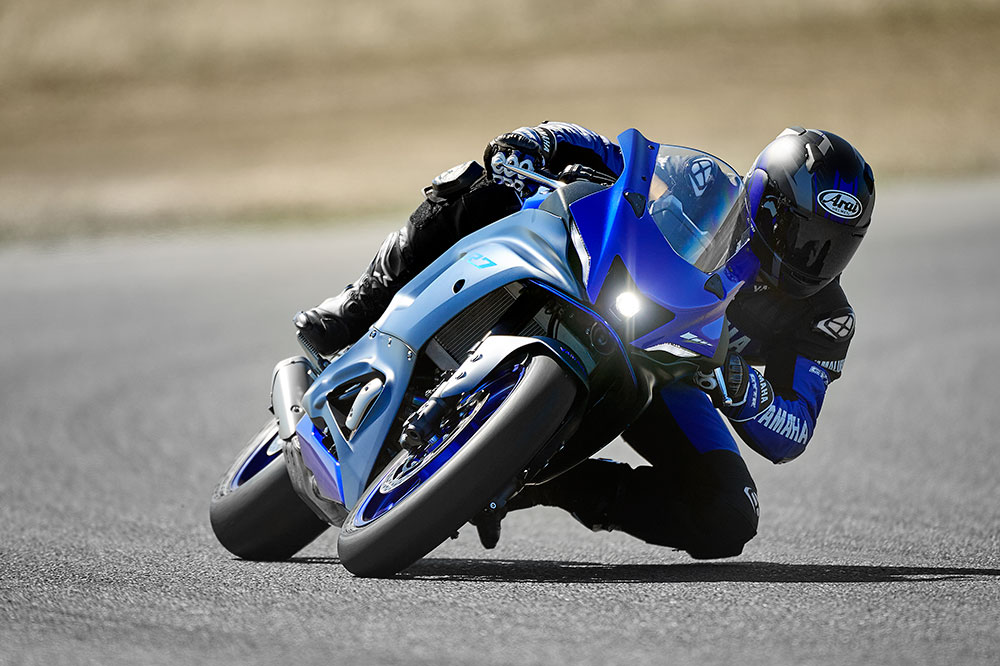 La Yamaha R7 tiene una versión limitada a 35 Kw para poder utilizarse con el carnet A2