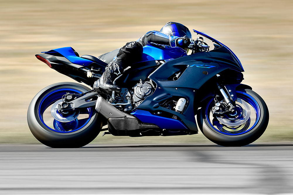 La base de la Yamaha R7 es la superventas MT 07