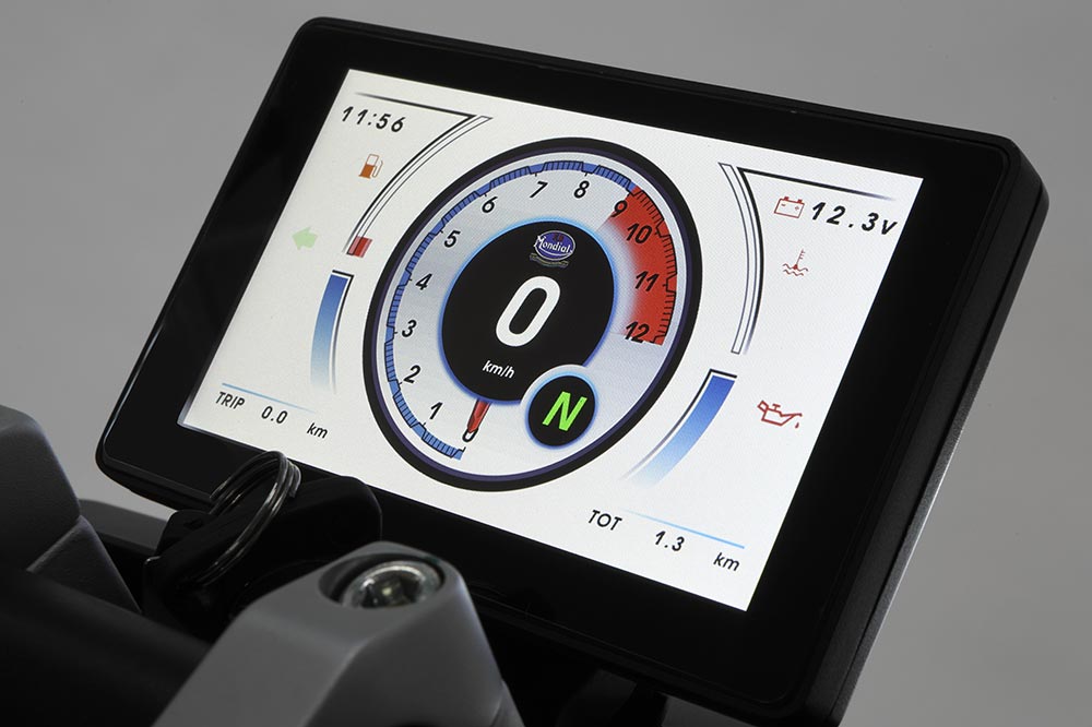 La versión más cara de al FB Mondial HPS 125 lleva este cuadro de instrumentos con pantalla TFT