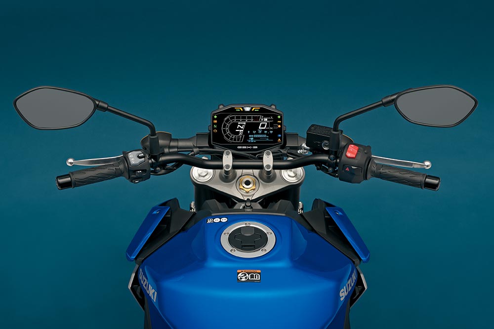 Cuadro de instrumentos y puesto de conducción de la Suzuki GSX 950S