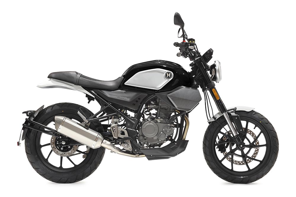 La horquilla delantera de la Hanway SC 125 S es de tipo invertido. Los frenos, de disco en las dos ruedas y CBS en lugar de ABS