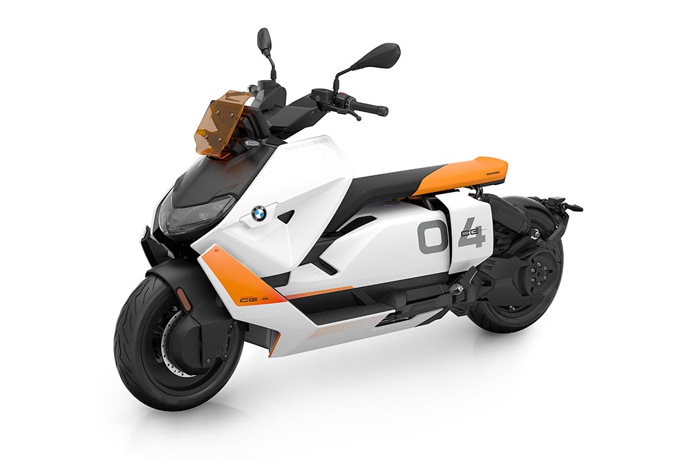 El BMW CE 04 equipa un motor eléctrico de imanes permanentes montado en el bastidor entre la batería y la rueda trasera