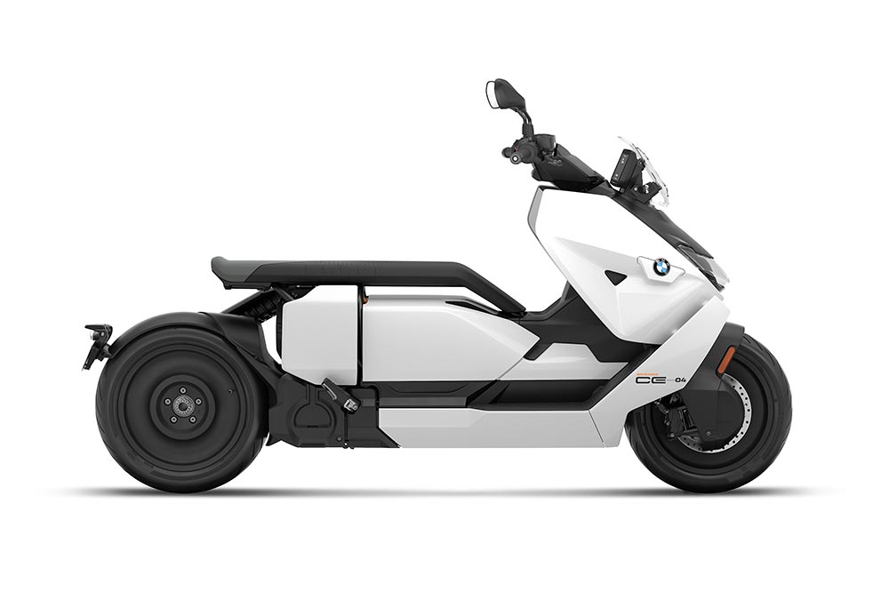 Los seguros para motos eléctricas como el BMW CE 04 son similares a los de las motos convencionales
