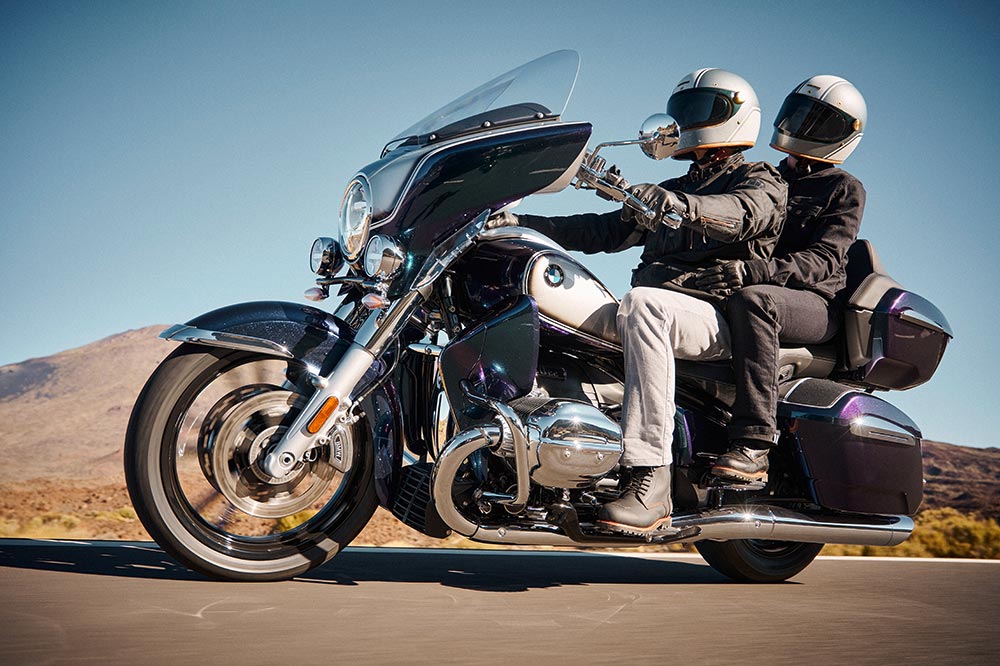 BMW completa su gama de motos touring con esta versión de la R18 con maletas y llena de equipamiento