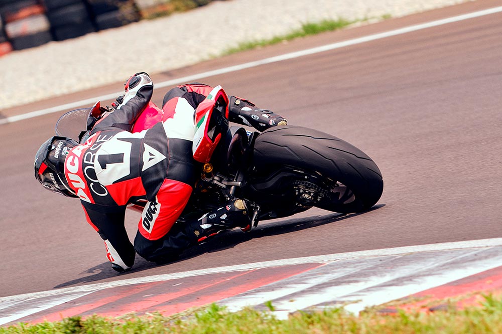 La Ducati Panigale V2 Bayliss cuenta con suspensiones Ohlins en los dos trenes