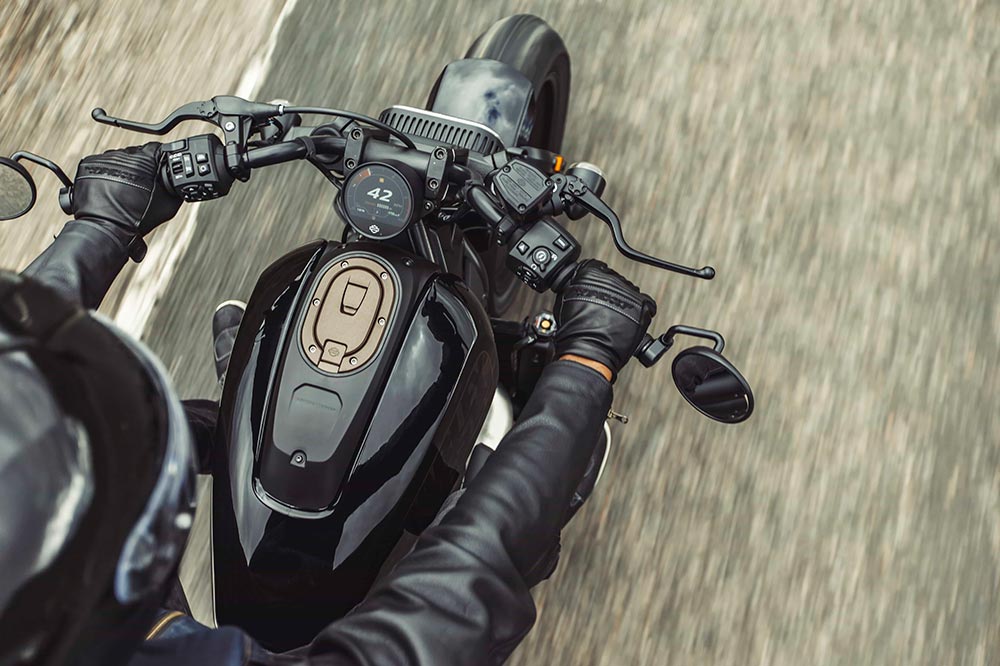 Se ha buscado hacer de la nueva Sportster una moto deportiva e inspirada en las carreras de Flat Track