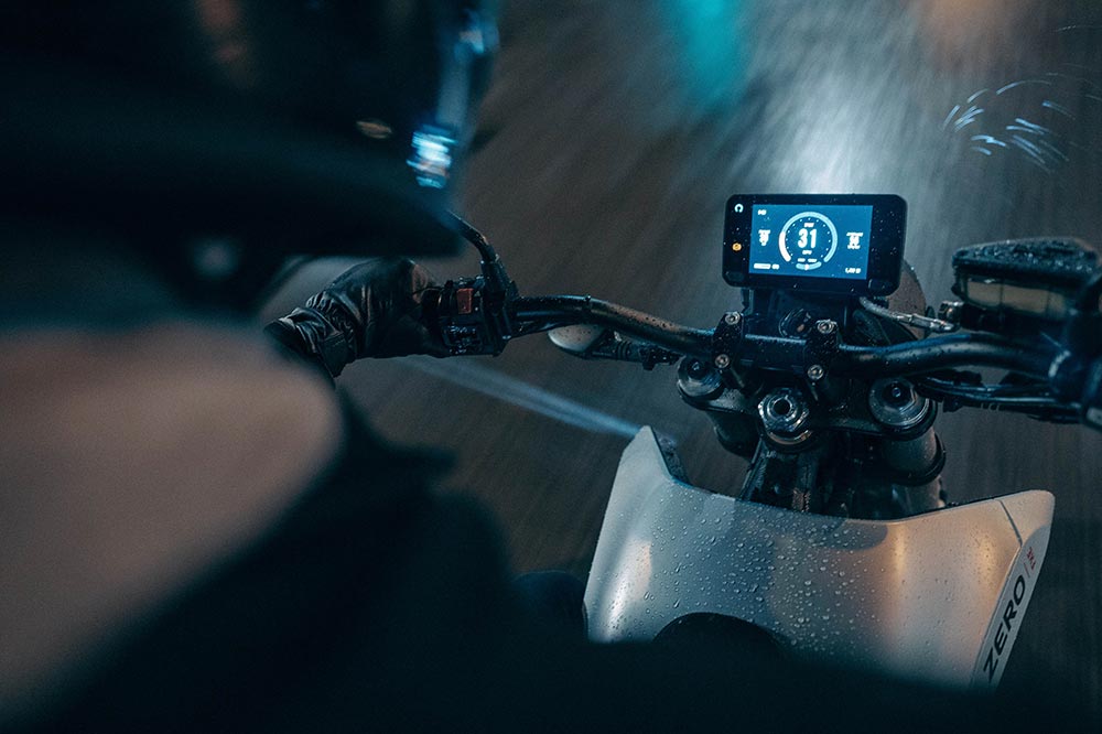 El cuadro de instrumentos es una pantalla TFT y la iluminación completamente de LED
