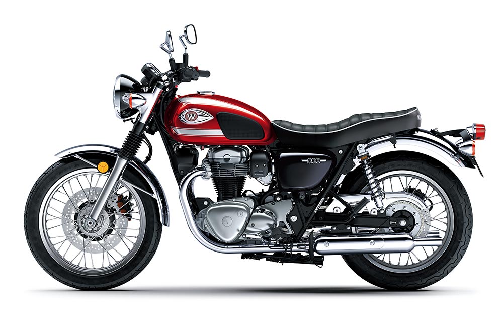 La Kawasaki W800 tiene como principal rival la Triumph Bonneville