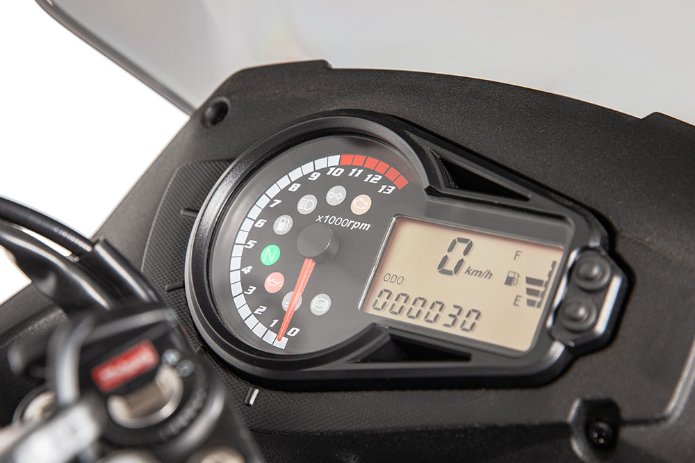 El cuadro de instrumentos es muy simple, optimo para las pretensiones del modelo