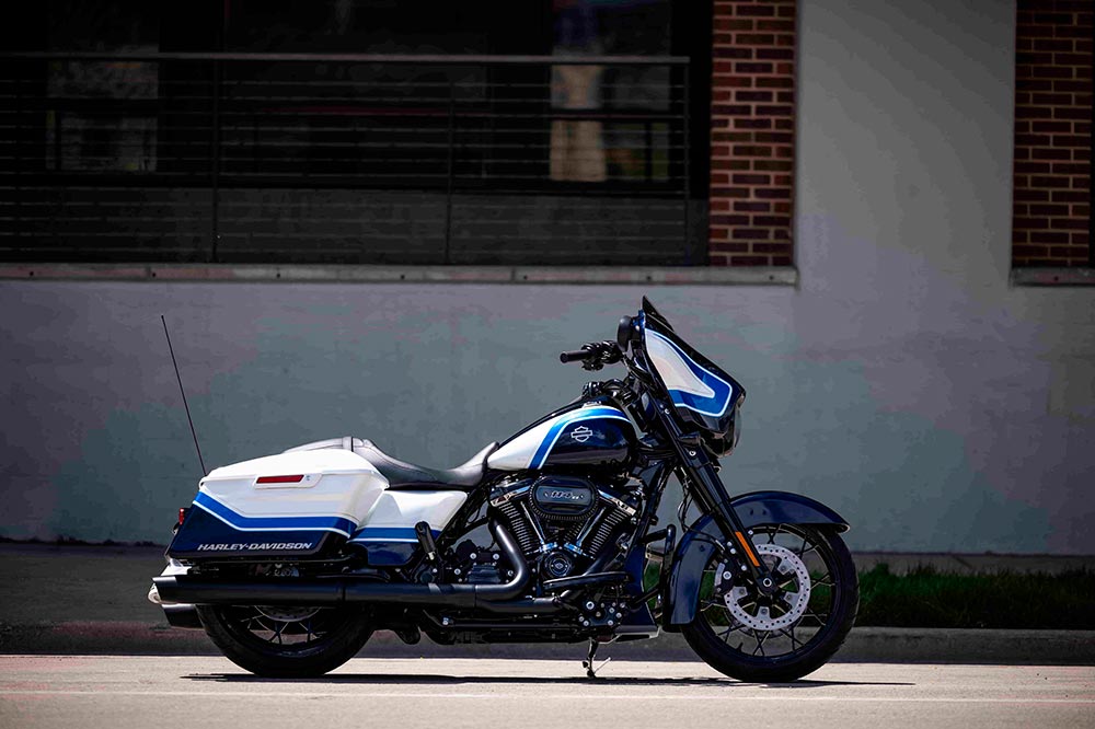 La decoración de esta Harley está hecha a mano