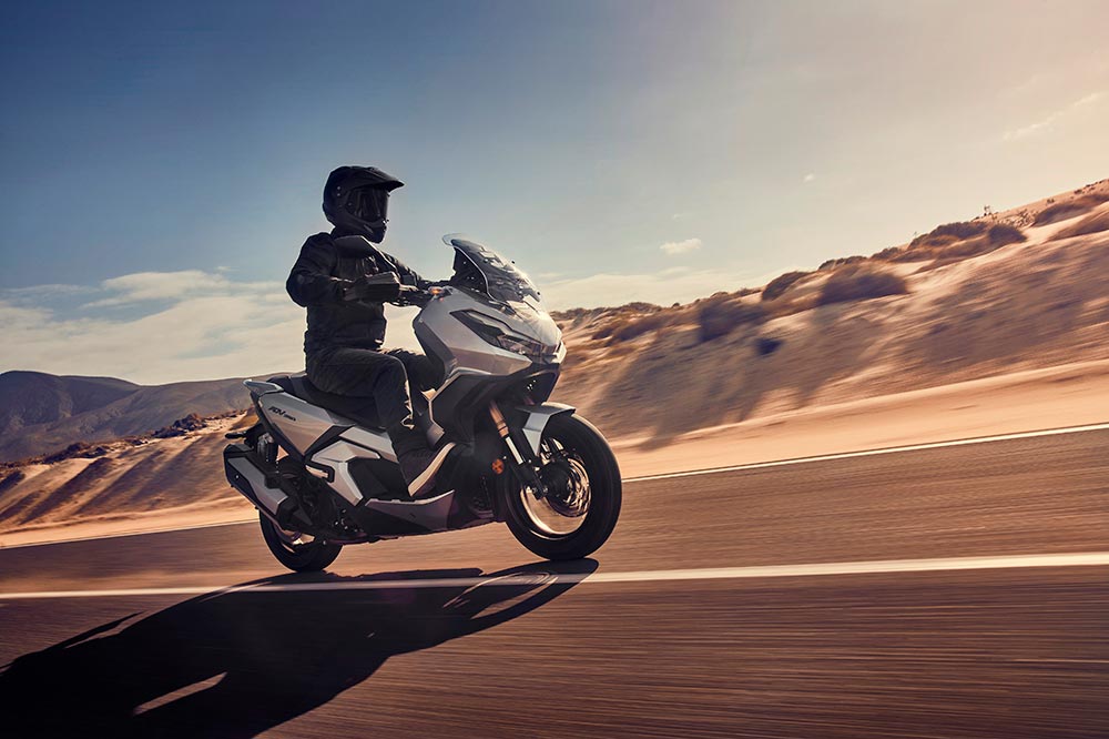 A diferencia del X ADV, el Honda ADV 350 lleva un variador automático de velocidad