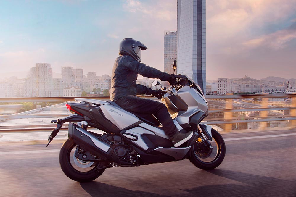 El ADV 350 es perfecto si vives fuera de la ciudad y tienes que desplazarte a diario