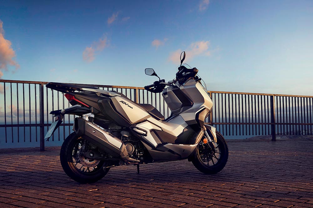 Estéticamente se parece mucho al Honda X ADV