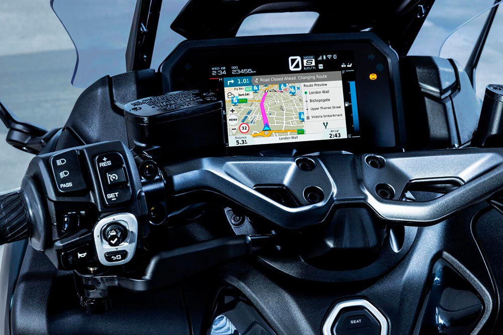La pantalla que sirve de cuadro de instrumentos puede tener navegacion Garmin "de suscripción"