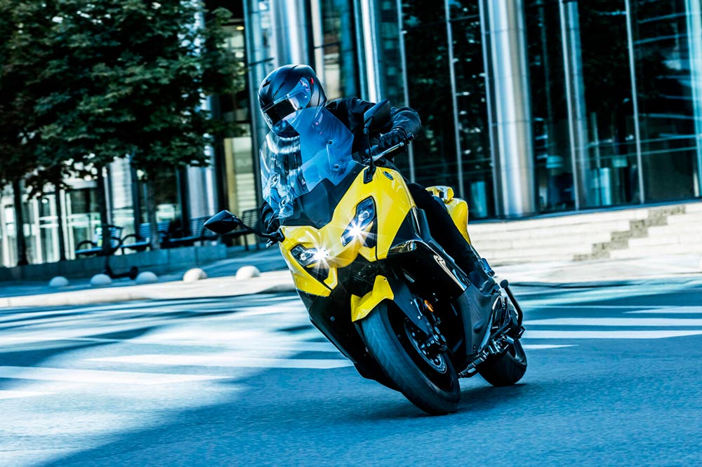 La pantalla delantera del Yamaha T MAX es ajustable