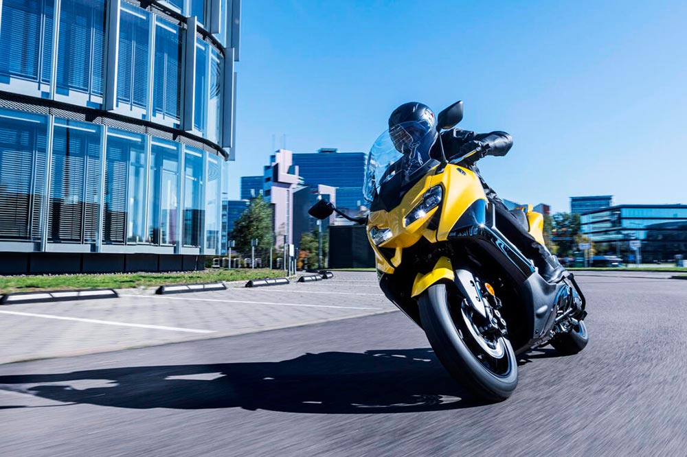 La versión en amarillo rinde homenaje al primer Yamaha T MAX