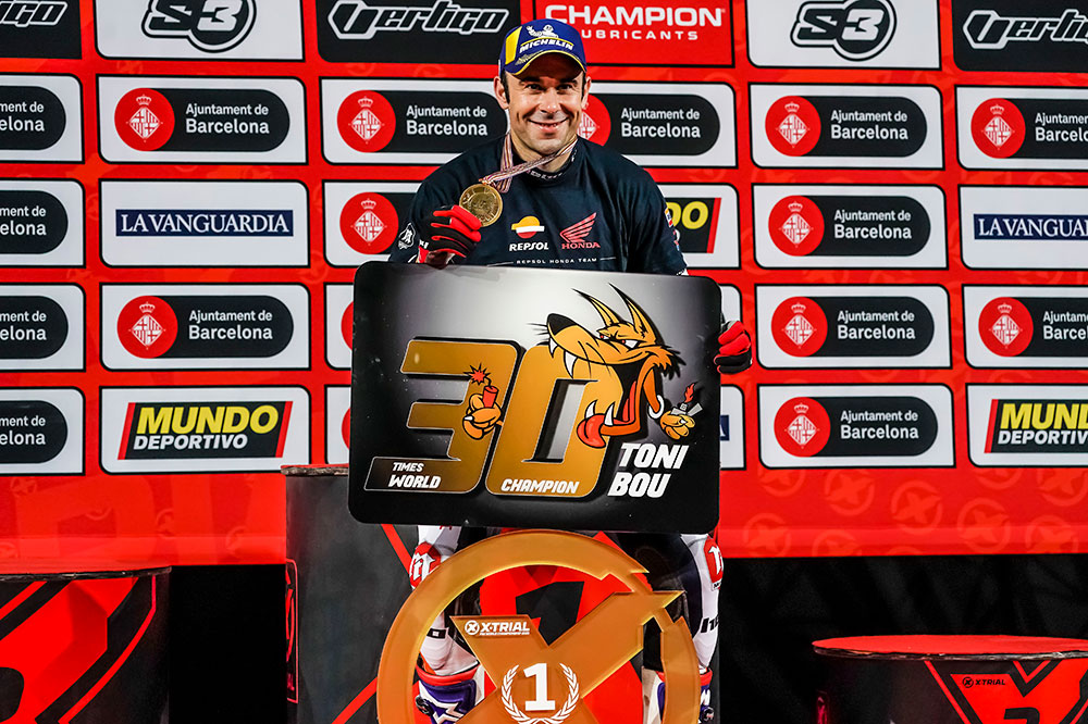 Toni Bou celebra su 30 título de campeón del mundo