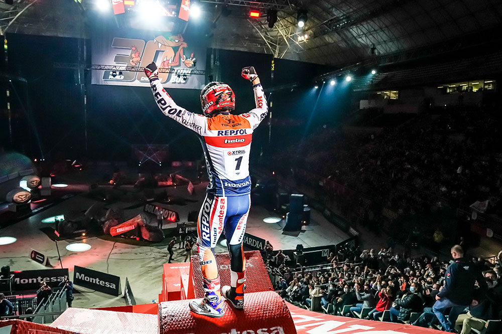 Toni Bou celebra su 30 título de campeón del mundo