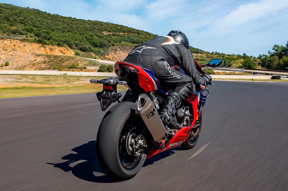 Todo el equipo de frenos está firmado por Brembo
