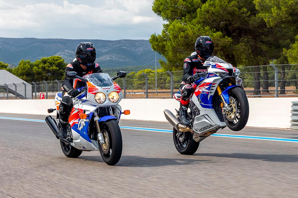 30 años separan a estas dos motos, pero el modelo original se sigue viendo casi más bonito que el actual