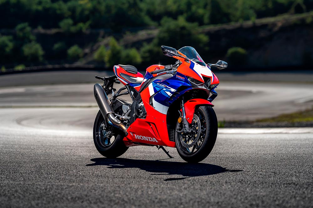 La electrónica controla el motor y suspensiones de la Fireblade 2022