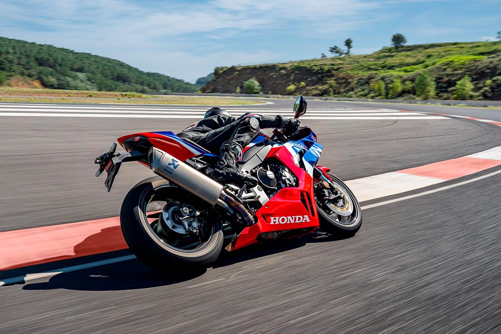 Este motor de carrera corta es capaz de satisfacernos en carretera, circuito o en competición