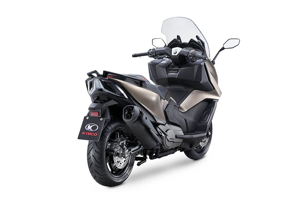 El KYMCO AK 550 recibe acelerador electrónico y ABS con asistencia en curva