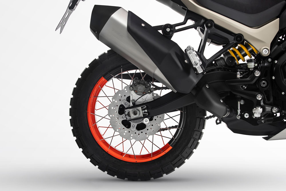 Benelli TRK 800 2022