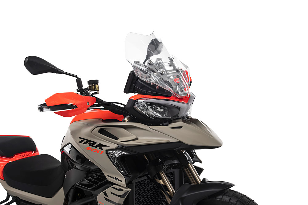 El frontal de la Benelli TRK 800 es una de sus señas de identidad