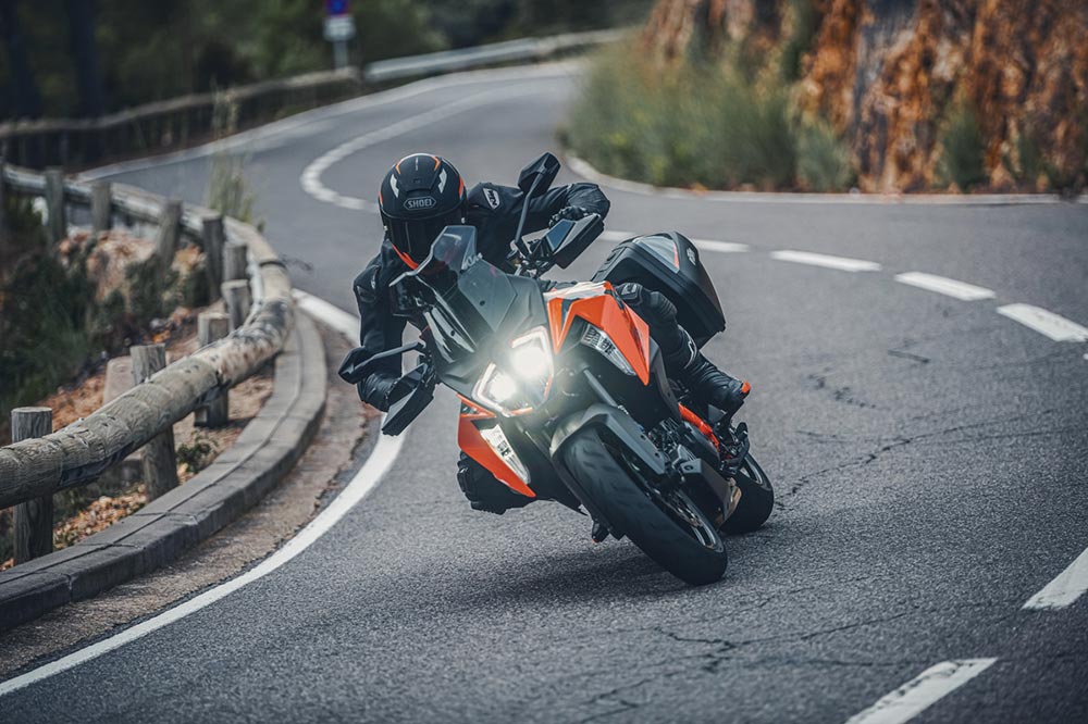La Super Duke GT aporta a la deportividad de la 1290 algunos elementos de confort