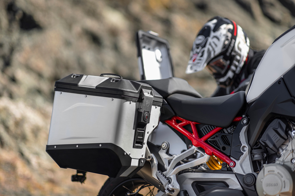 La Ducati Multistrada V4 estrena este año kit de maletas y top case de aluminio