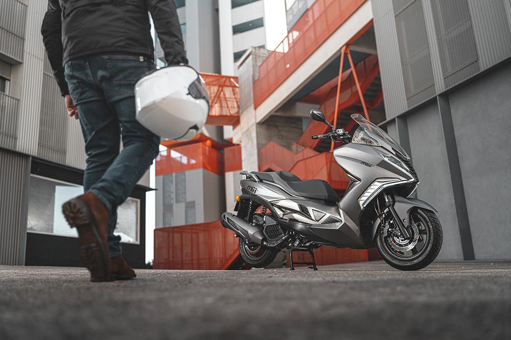 A la hora de asegurar tu scooter 125 no te olvides de la póliza de asistencia