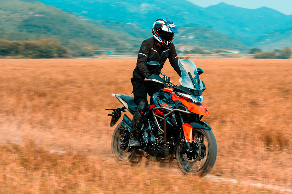 Las Zontes T350 y T350 X son las motos trail orientadas hacia el turismo más aventurero