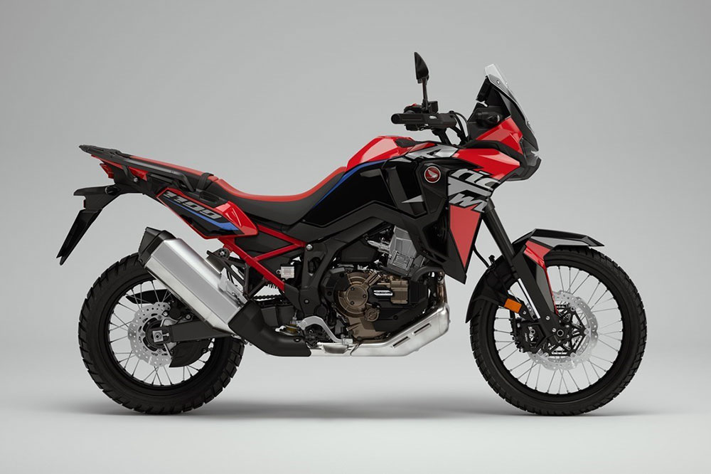 En 2023 seguirá el catálogo la decoración de la Africa Twin en rojo
