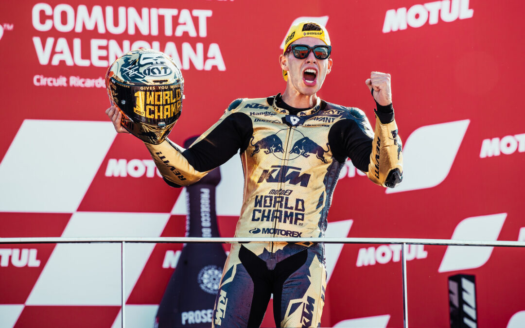 Augusto Fernández logró el título de Moto2 en Valencia