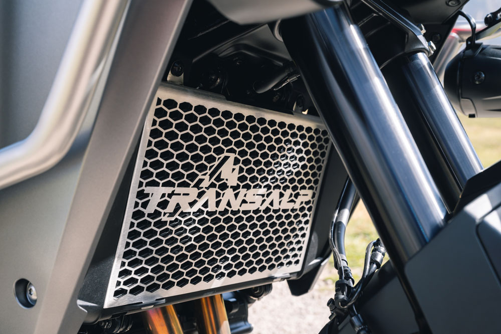 El motor estrenado en la Hornet ha sido adaptado para un uso trail