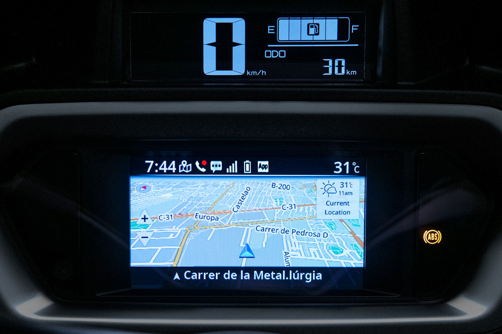 El cuadro de instrumentos del X Max integra navegador Garmin