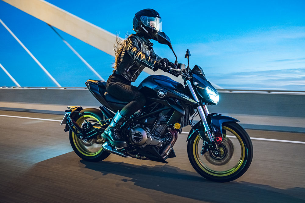 La SRK 400 es tu moto si quieres un vehículo urbano y de fin de semana
