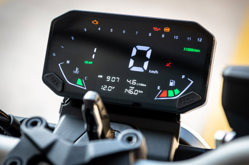 El cuadro de instrumentos de esta Voge es completamente digital