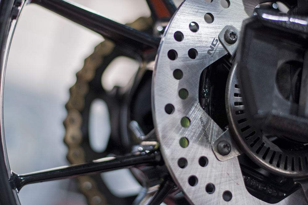 Consejos para mejorar la frenada de tu moto