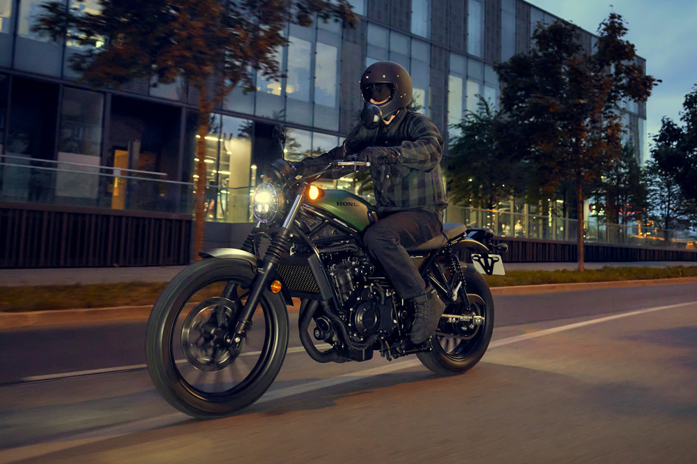 El motor de dos cilindros es similar al de las Honda CB 500.