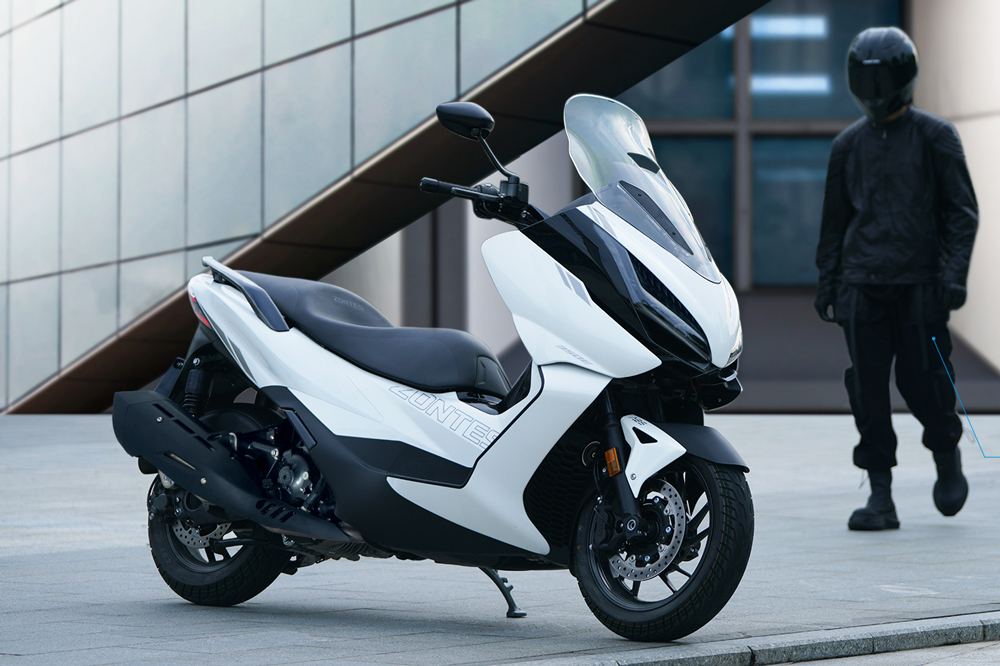 En este scooter se ha cuidado bien la ergonomía de conductor y acompañante