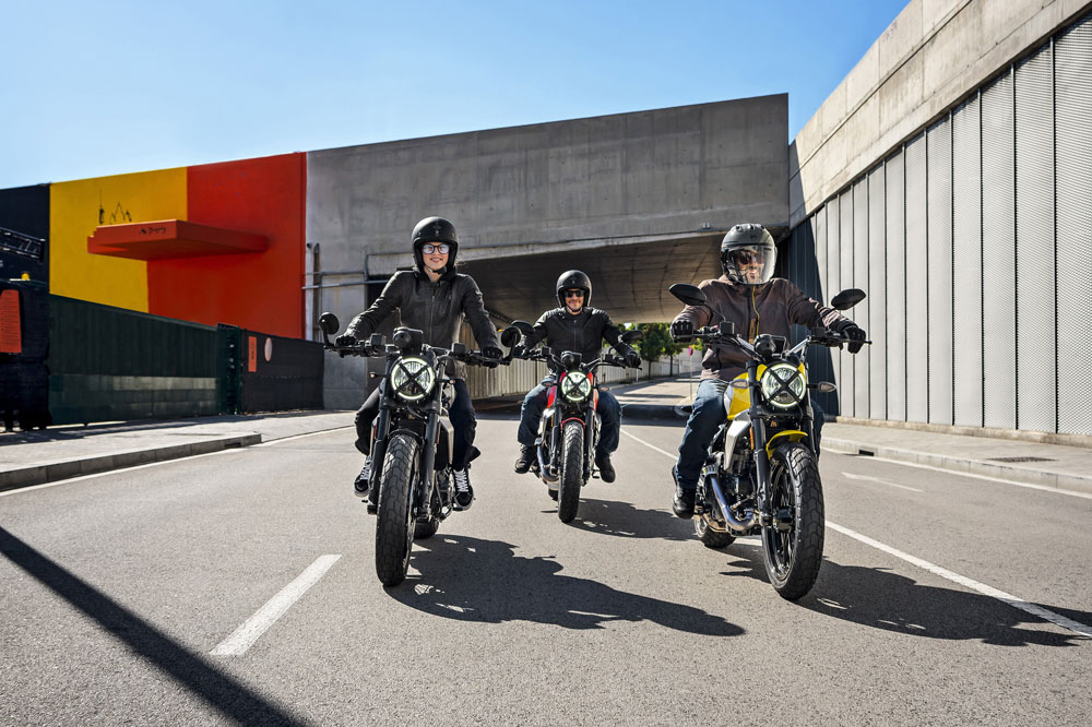 En el precio del seguro de una moto puede influir nuestra ciudad de residencia o dónde aparquemos habitualmente
