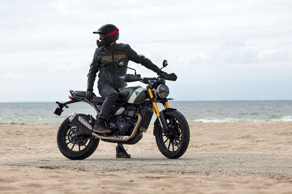 La Triumph Scrambler 400 tiene componentes y espíritu off road.