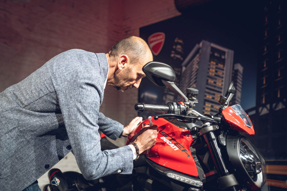 Claudio Domenicali firmó una de las Ducati