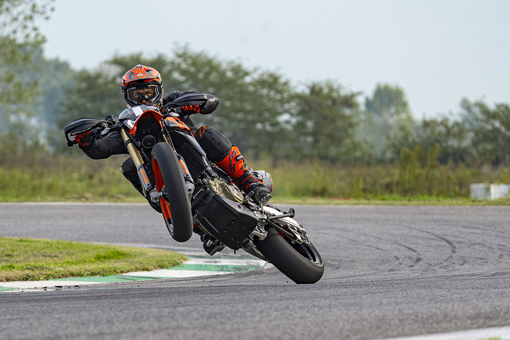 Con 151 kilos de peso el control de la moto es brutal.