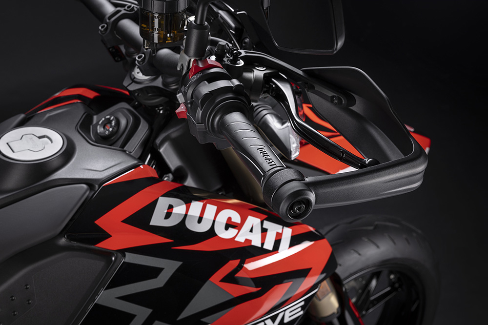 Esta Hypermotard tiene todo lo necesario para hacerte feliz en pista.
